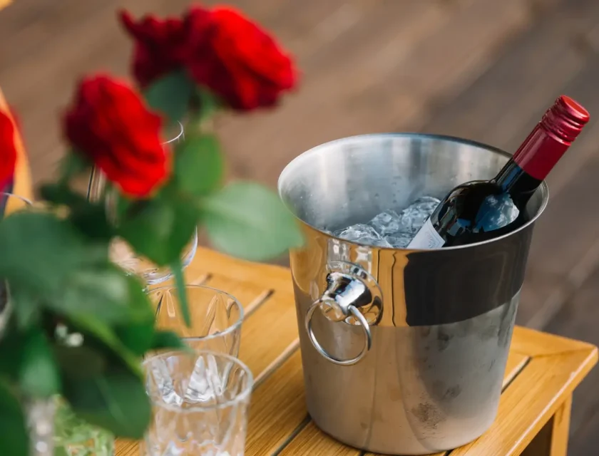 A qué temperatura se debe de servir el vino tinto