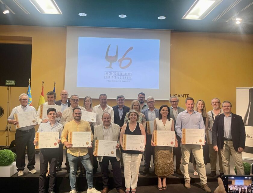 entrega premios mejor vino blanco alicante albakar